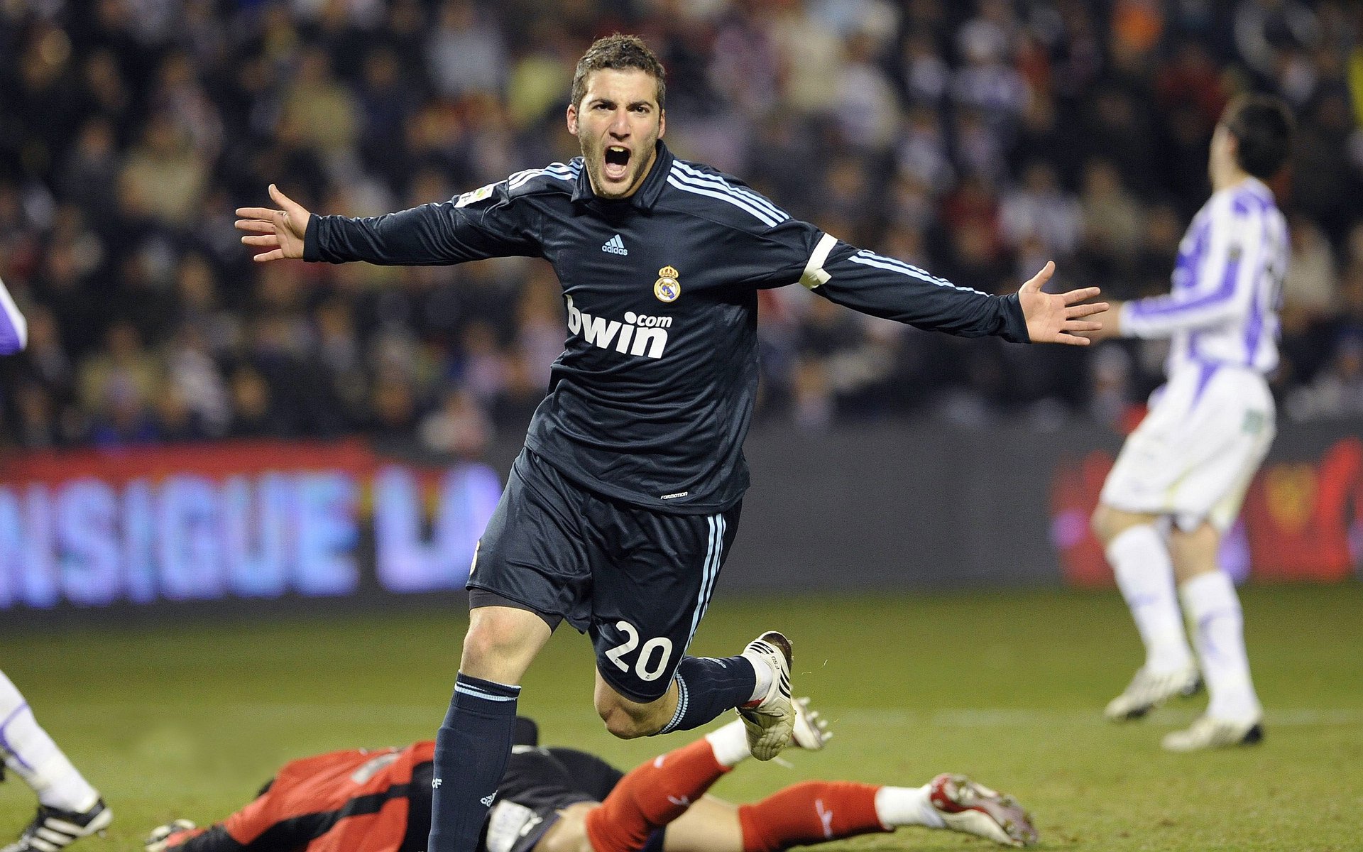 “法甲激烈冲刺，冠军悬念持续升温”，法甲冠军预测