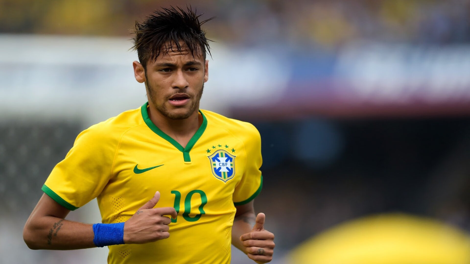 乌拉圭中锋梅开二度，带领球队取胜，乌拉圭中场厉害的球员