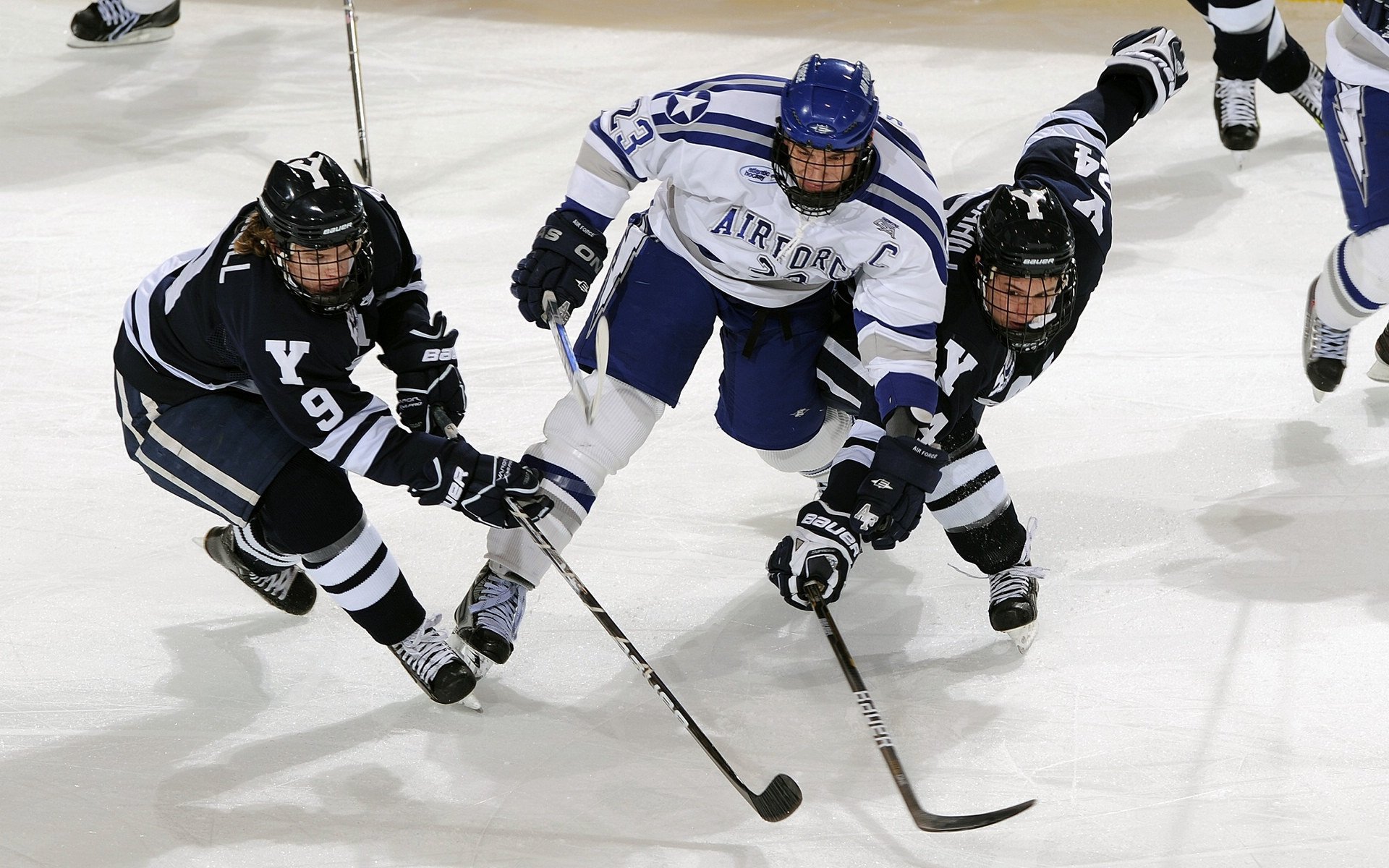 主帅否认更衣室不和传闻，主帅更迭、失去最佳拍档